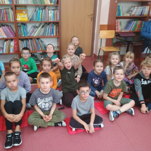 Uczniowie na pasowaniu na czytelnika