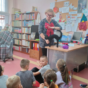 Uczniowie na pasowaniu na czytelnika