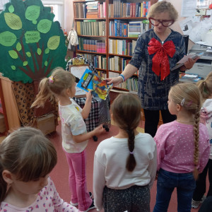 Uczniowie na pasowaniu na czytelnika