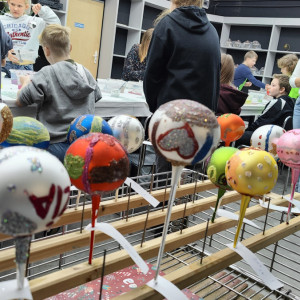 Bombki wykonane przez uczniów.