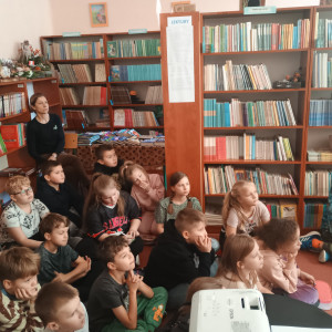 Uczniowie klasy 3 na lekcji bibliotecznej