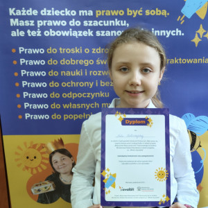 Uczennica z dyplomem