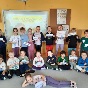 Przedszkolaki w czasie zajęć z okazji TKJ.