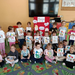 Przedszkolaki w czasie zajęć z okazji TKJ.