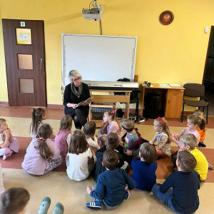 Przedszkolaki w czasie zajęć z okazji TKJ.