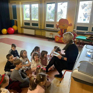 Przedszkolaki w czasie zajęć z okazji TKJ.