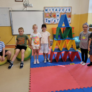Zabawy uczniów w świetlicy szkolnej