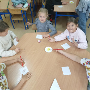 Zajęcia "Z przyrodą za pan brat" w świetlicy szkolnej.