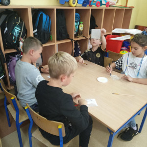 Zajęcia "Z przyrodą za pan brat" w świetlicy szkolnej.