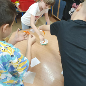 Zajęcia "Z przyrodą za pan brat" w świetlicy szkolnej.