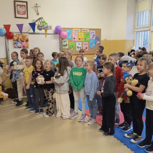  7 urodziny naszego szkolnego przyjaciela – Misia Piątka