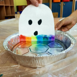 Zajęcia sensoryczne w wersji "halloween" w świetlicy szkolnej