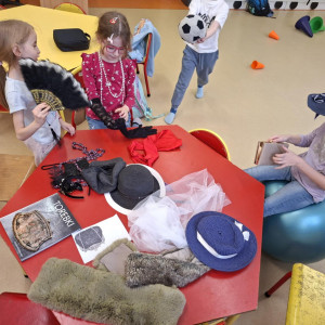 zajęcia w świetlicy -“Poznaj młody człowieku sekrety ostatniego wieku"