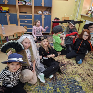 zajęcia w świetlicy -“Poznaj młody człowieku sekrety ostatniego wieku"