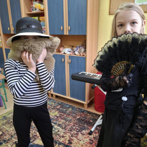 zajęcia w świetlicy -“Poznaj młody człowieku sekrety ostatniego wieku"