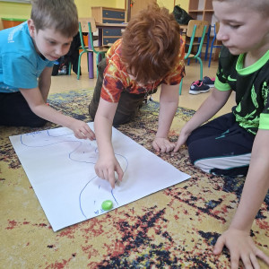  Każdego tygodnia uczniowie poznają inne dziedziny życia z danego okresu -lata 60-te