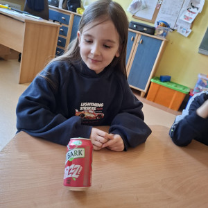  Każdego tygodnia uczniowie poznają inne dziedziny życia z danego okresu -lata 60-te